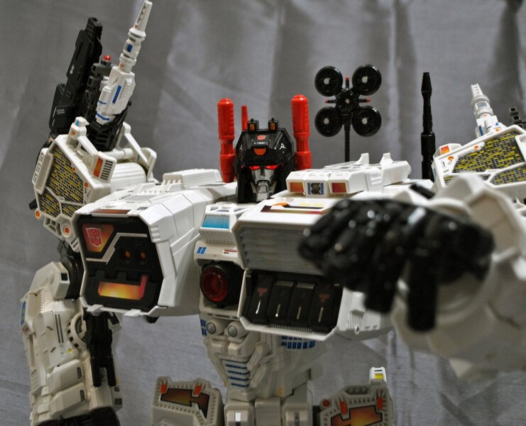 Image Of Custom Generations G1 Metroplex With Deluxe Scale Scamper  (9 of 12)